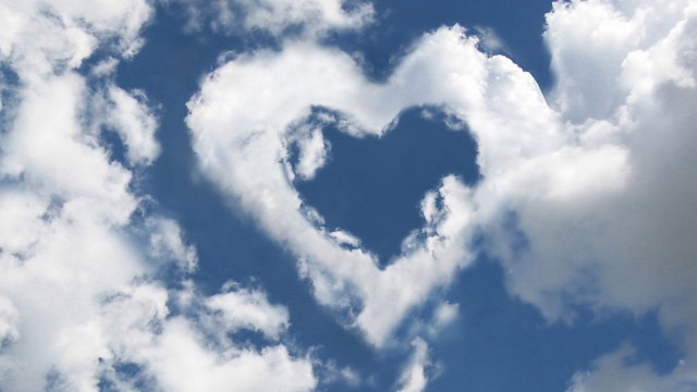 早报｜iPhone 15 Pro 支持录制空间视频／ChatGPT 版微型手机来了／腾讯将在中国独家代理 Meta VR 头显｜未来周报